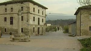 Villanañe, entre la Torre de los Varona y el Santuario de Angosto