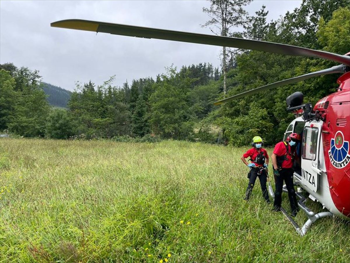 Helicóptero de salvamento en Aulesti