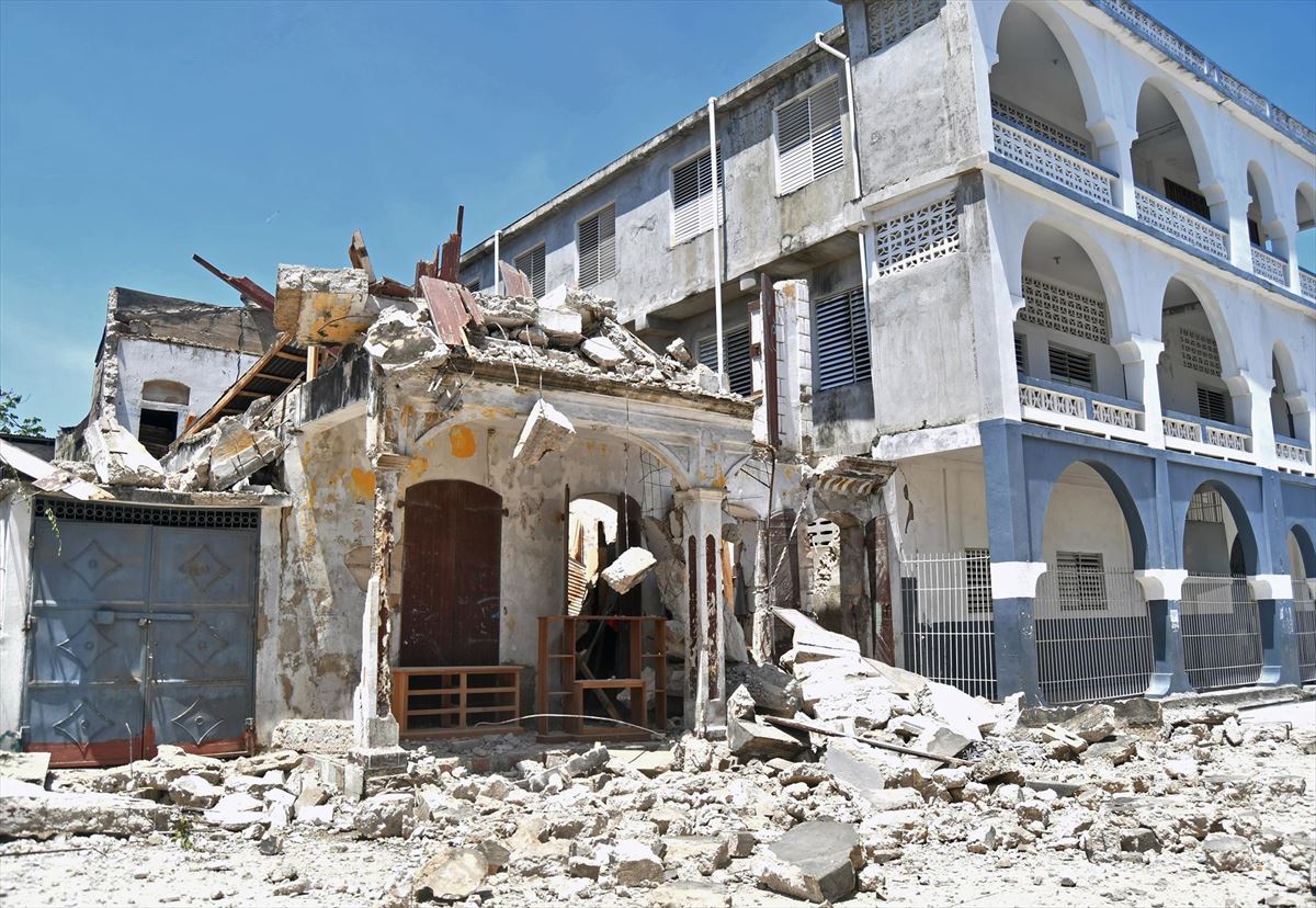 Vista de los daños en edificaciones por el terremoto