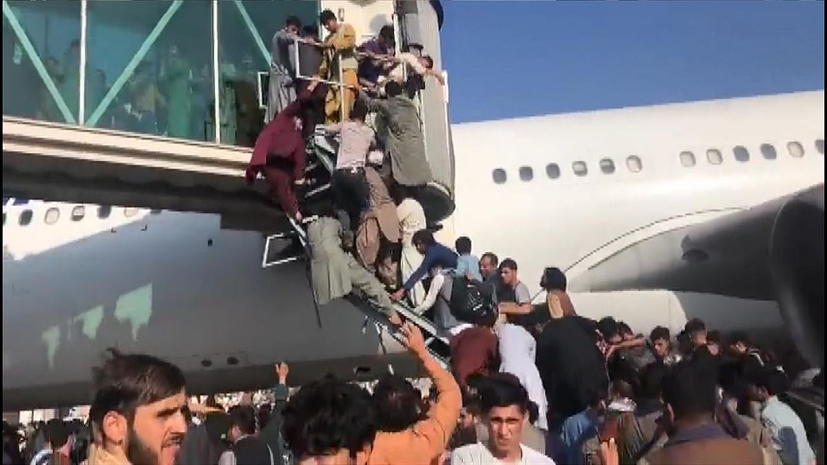 Al menos seis personas han muerto en el aeropuerto de Kabul