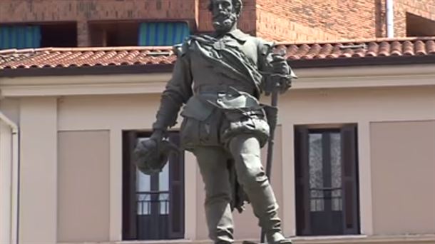 Escultura de Miguel López de Legazpi en su localidad natal de Zumarraga (Gipuzkoa).