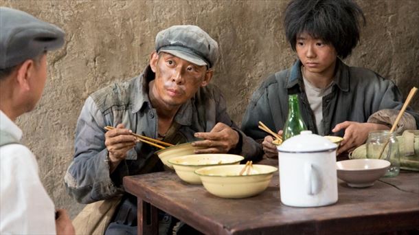 Imagen de la película ''One second'' de Zhang Yimou. Foto: Zinemaldia.