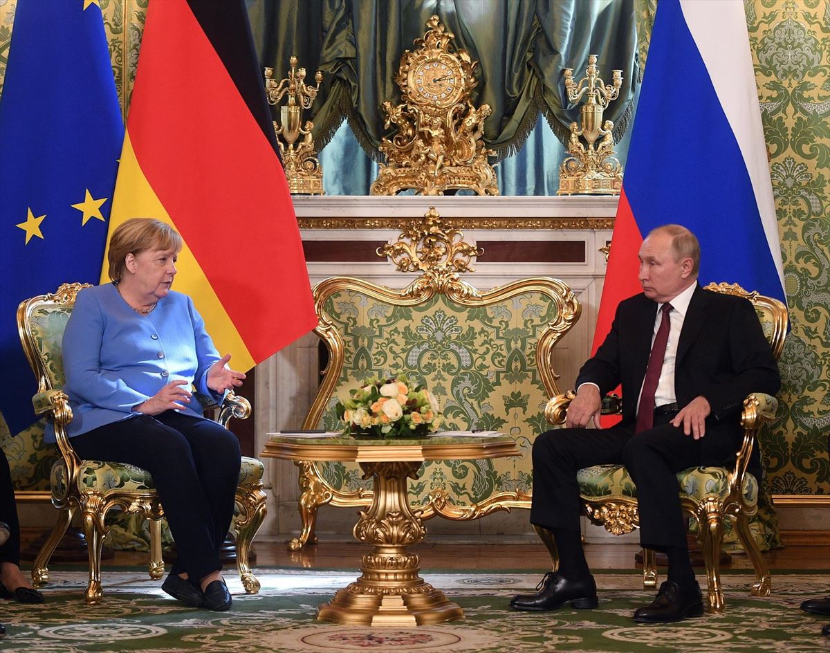 Imagen de una reunión anterior entre Ángela Merkel y Vladimir Putin