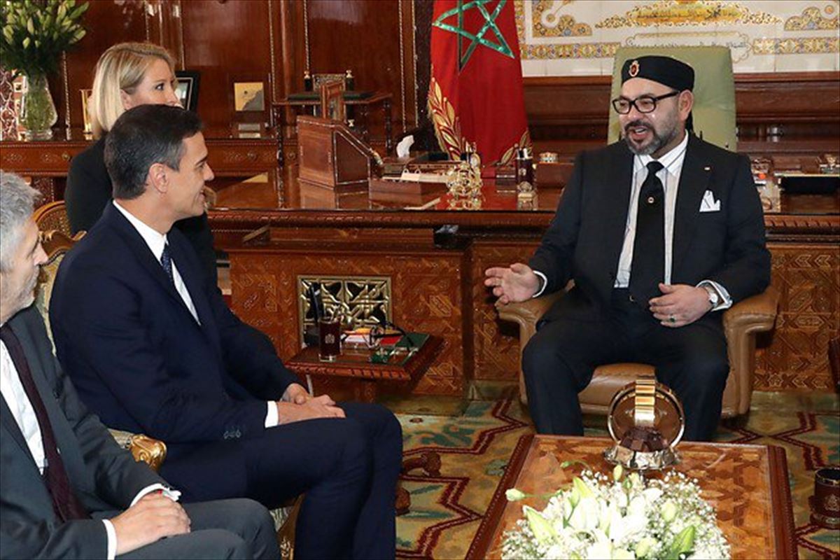 Mohamed VI.a Marokoko erregea eta Pedro Sanchez, bilera batean. Artxiboko argazkia: EFE