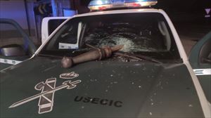 Objektuak jaurti dizkiote Poliziari Oibarren, eta agenteek 13 kale-edanetan esku hartu dute Nafarroan