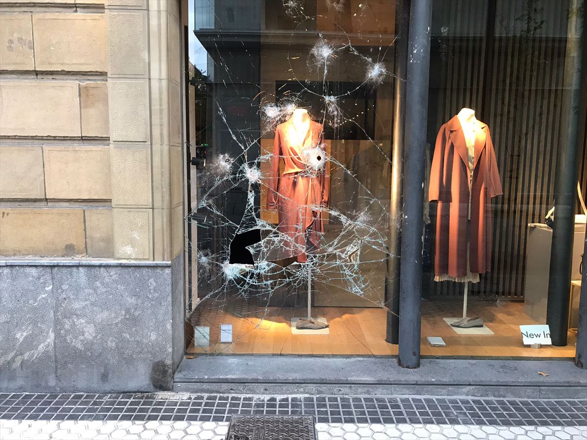 Desperfectos tras los disturbios en San Sebastián