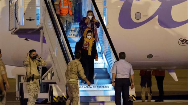 Llegada a Madrid de refugiados afganos. Foto: EFE.