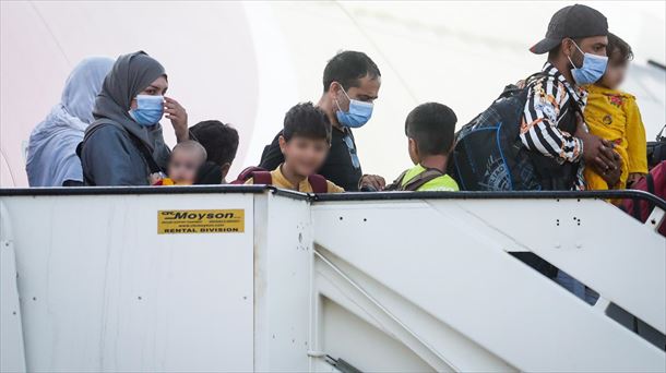 Foto de archivo de personas siendo evacuadas de Kabul. Foto: EFE.