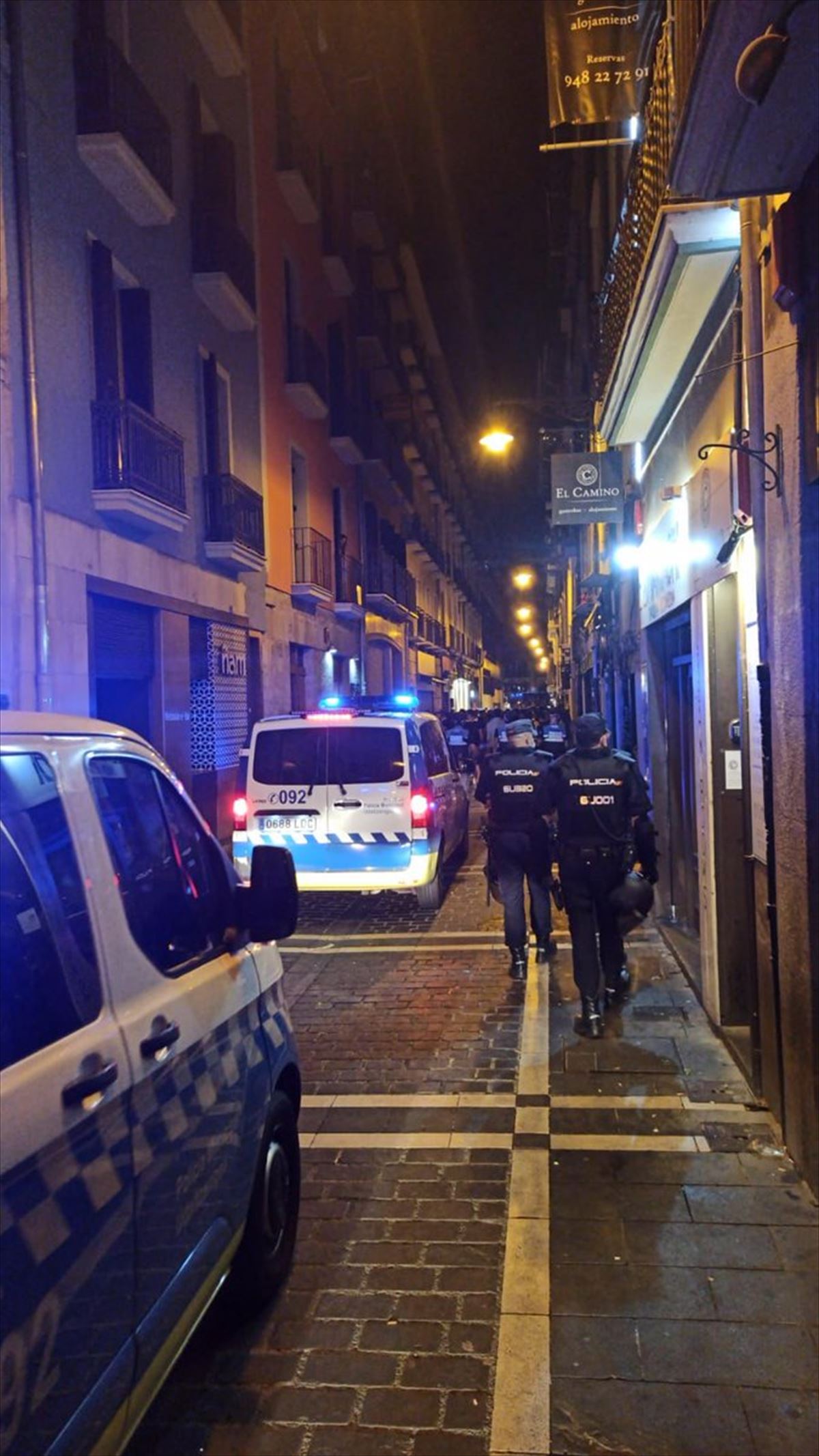 Patrullas de la Policía Municipal en el Casco Viejo. Foto: Policía Municipal de Pamplona