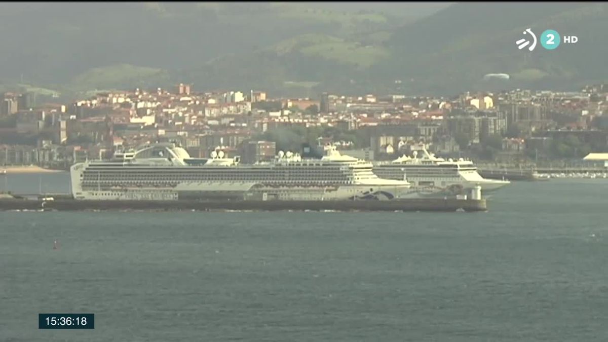 Crucero en el Puerto de Bilbao. Imagen obtenida de un vídeo de EITB Media.