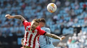 Iñigo Martínez y Unai Simón dan positivo por covid-19