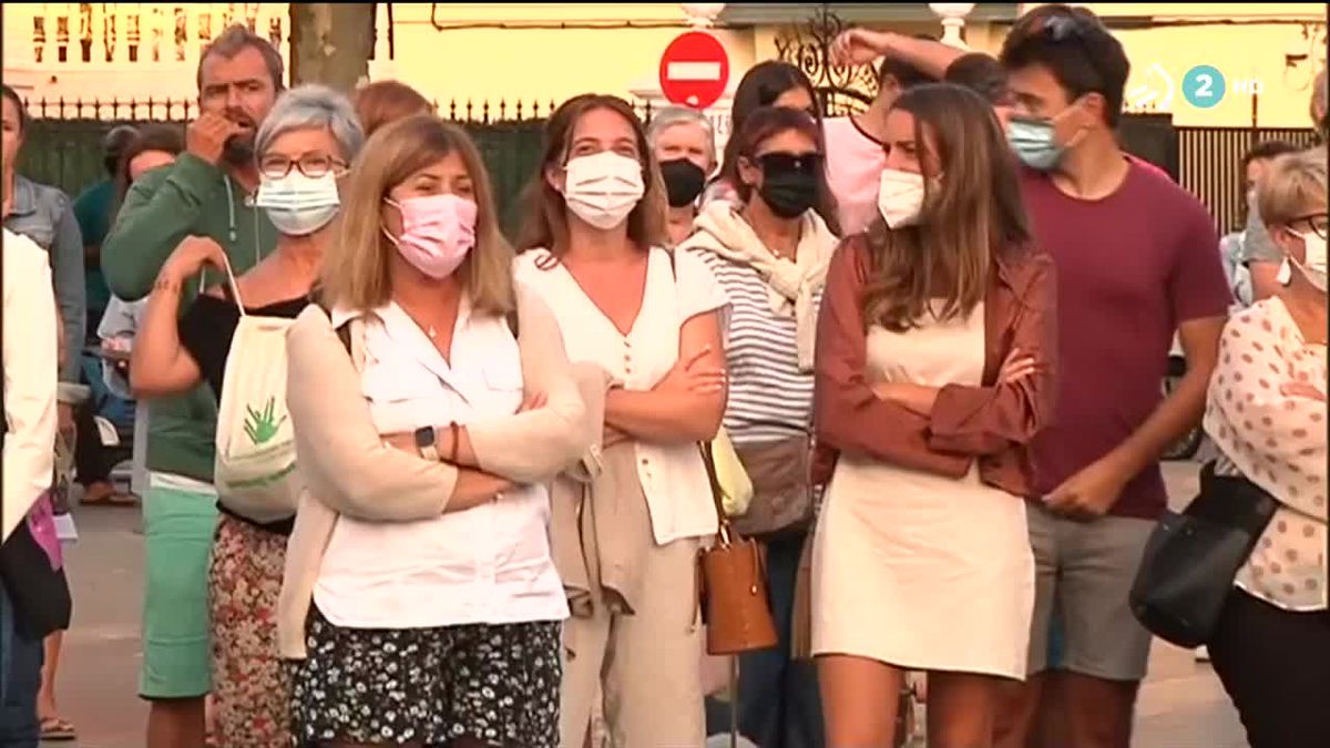 Multitudinaria concentración de repulsa en Plentzia. Foto obtenida de un vídeo de EITB Media