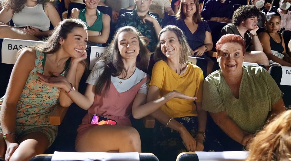 Enara (Aitziber Errazkin), Zuri (Maria Redondo), Amaia (Itziar Urretabizkaia) eta Bego (Karmele Larrinaga)