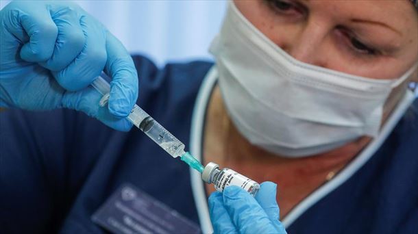 Gorka Orive: "La vacuna disminuye casi 3 veces la transmisión de un infectado"