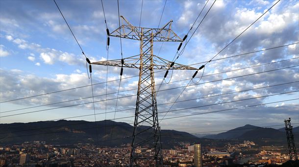 Torre de electricidad. Foto: EFE.