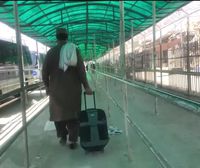 Así es el paso de Torkham: Mikel Ayestaran visita la 'puerta' del Emirato talibán