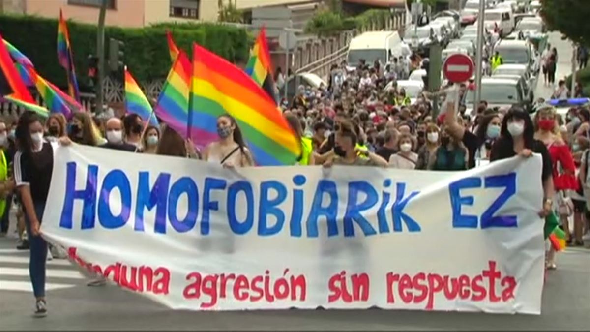 Imagen de una manifestación contra una agresión homófoba