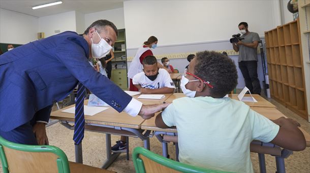 Jokin Bildarratz en una clase Centro de Educación Infantil y Primaria Luis Elejalde