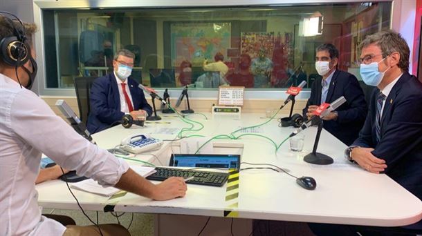 Juan Mari Aburto, Eneko Goia y Gorka Urtaran en Radio Euskadi con Xabier García Ramsden