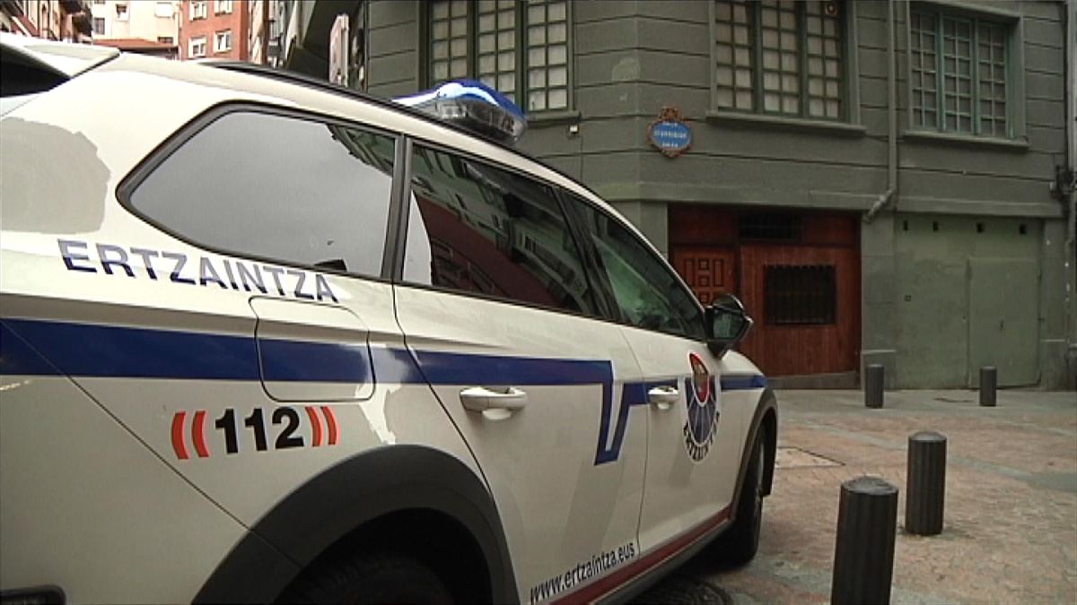 Un coche de la Ertzaintza en una foto de archivo de EITB Media.