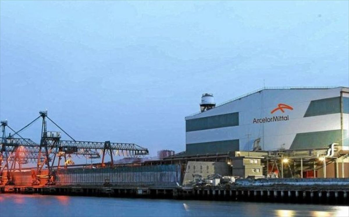 Arcelor Mittal, desde fuera. Foto: ELA Sindikatua.
