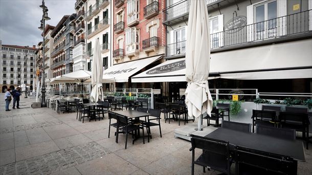 Una terraza en el Casco Viejo de Pamplona. Foto: EFE