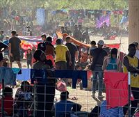 Más de 8000 de haitianos acampan en Texas, tras un cruce fronterizo masivo