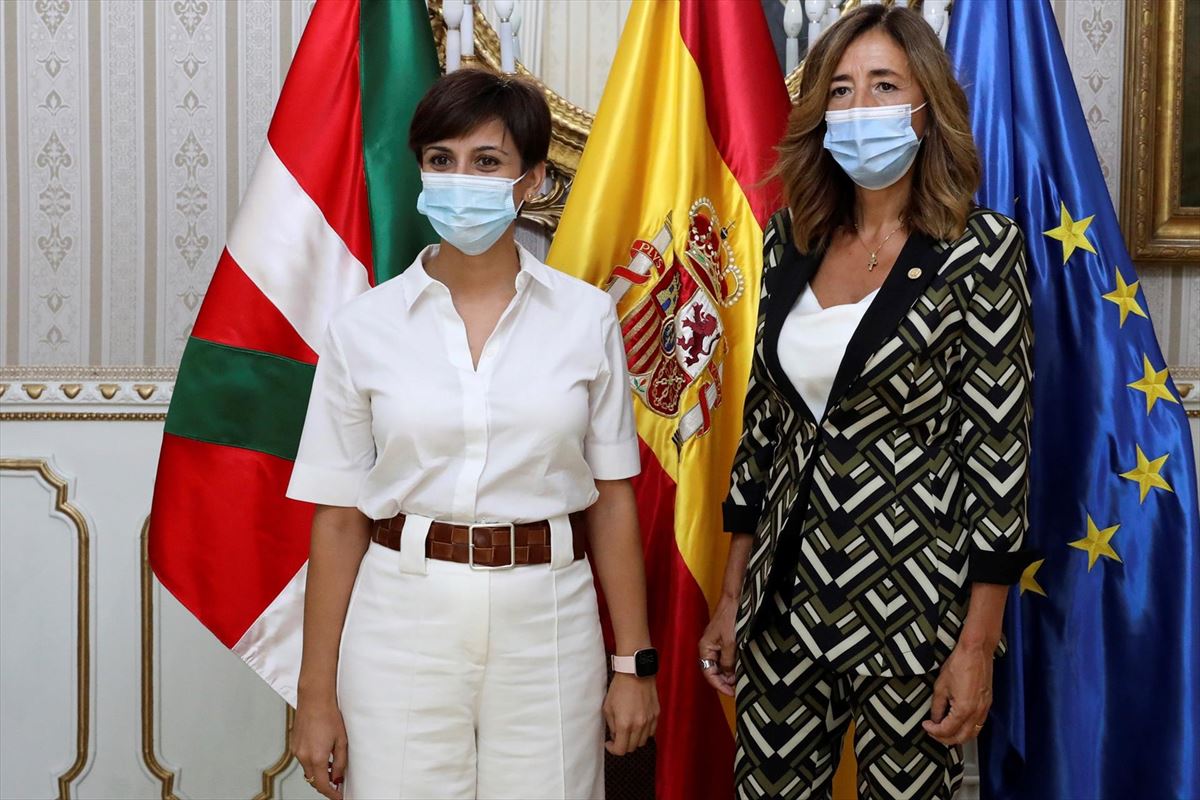La ministra Isabel Rodríguez y la consejera Olatz Garamendi en Madrid. Foto: EFE
