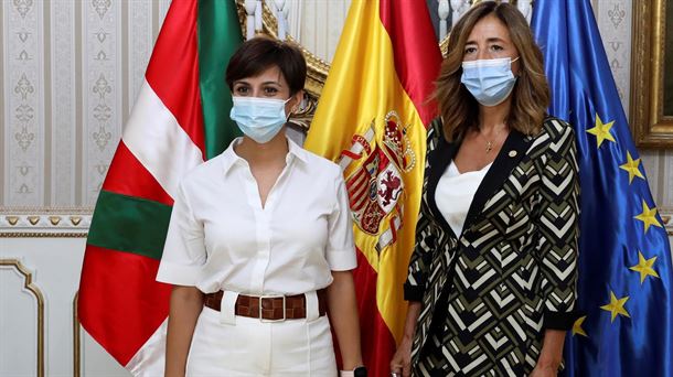 La ministra Isabel Rodríguez y la consejera Olatz Garamendi en Madrid. Foto: EFE