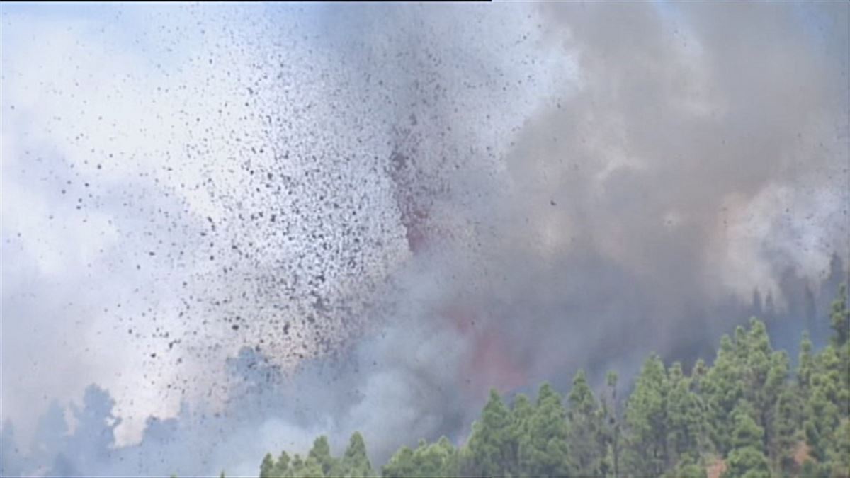 Captura de imagen de la erupción de La Palma, obtenida de un vídeo de RTVC.