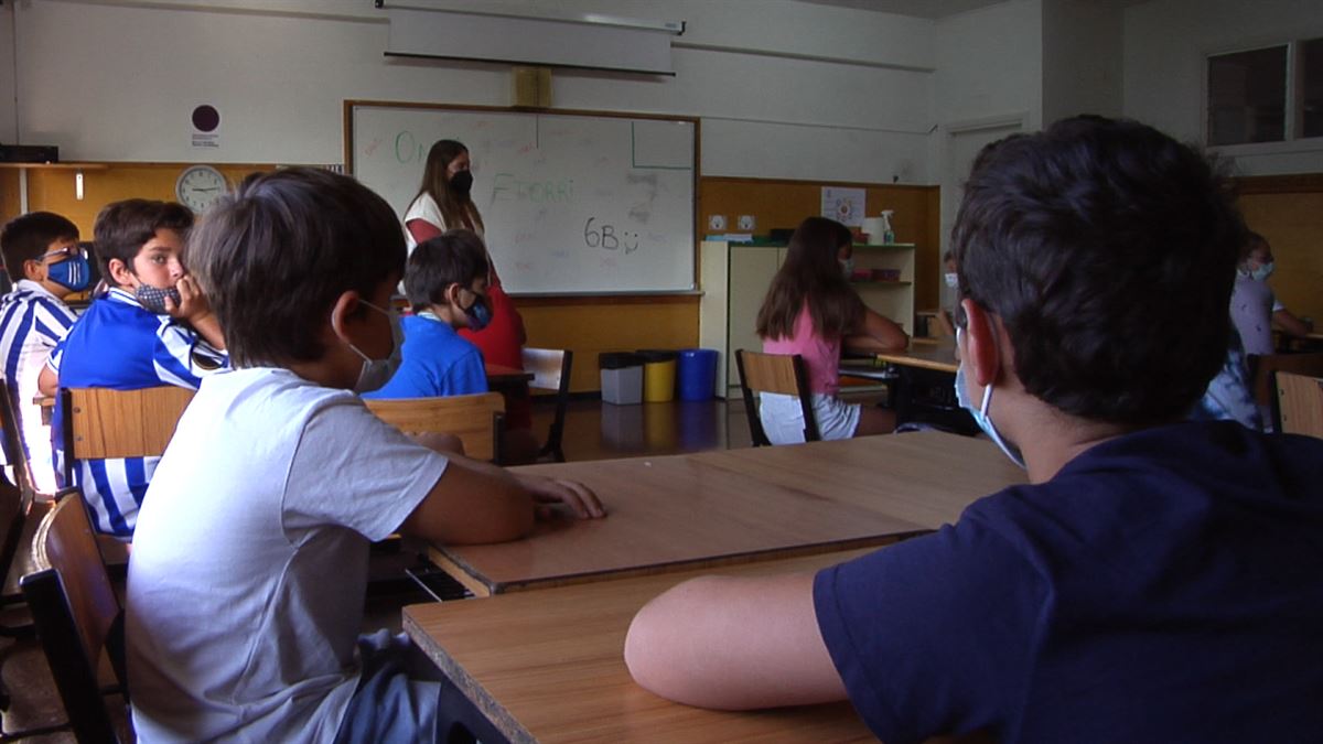 Una clase en un centro escolar. Imagen obtenida de un vídeo de EiTB Media.