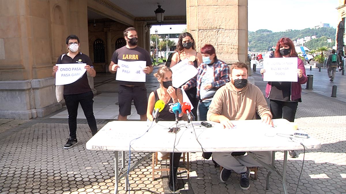 Rueda de prensa de un grupo de hosteleros de la calle Juan de Bilbao de San Sebastián