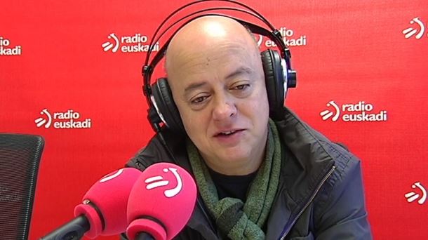 Odón Elorza en los estudios de Radio Euskadi.