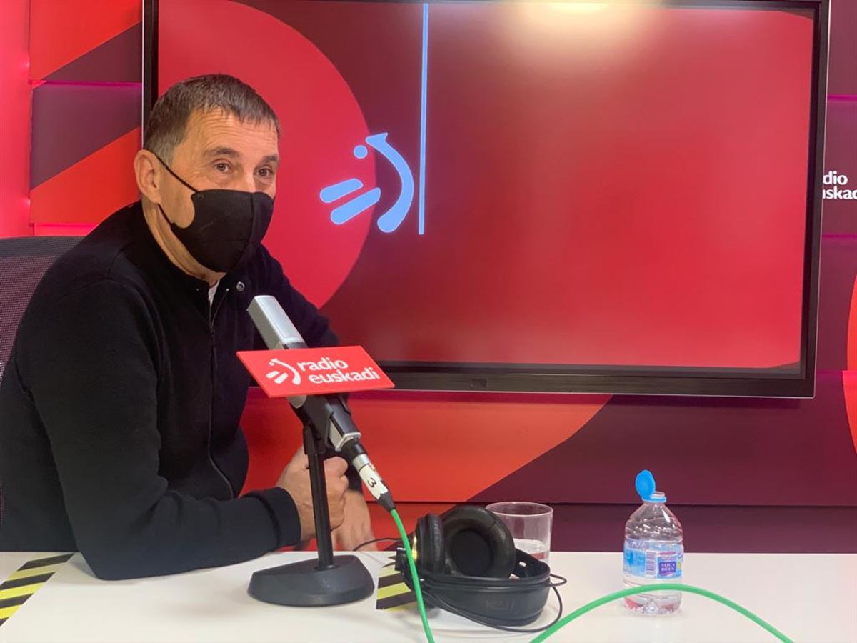 Arnaldo Otegi en el programa Ganbara de Radio Euskadi.