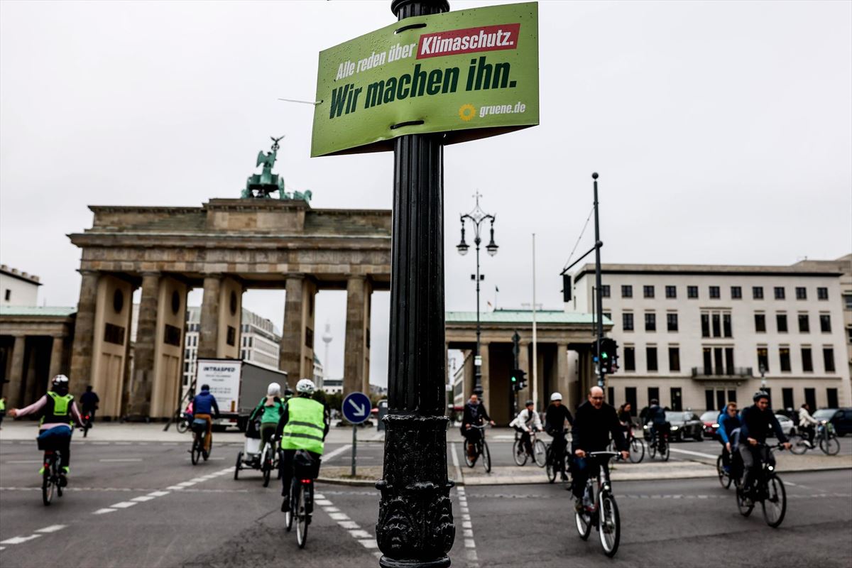 Cartel publicitario de Los Verdes en Berlín. Foto: Efe