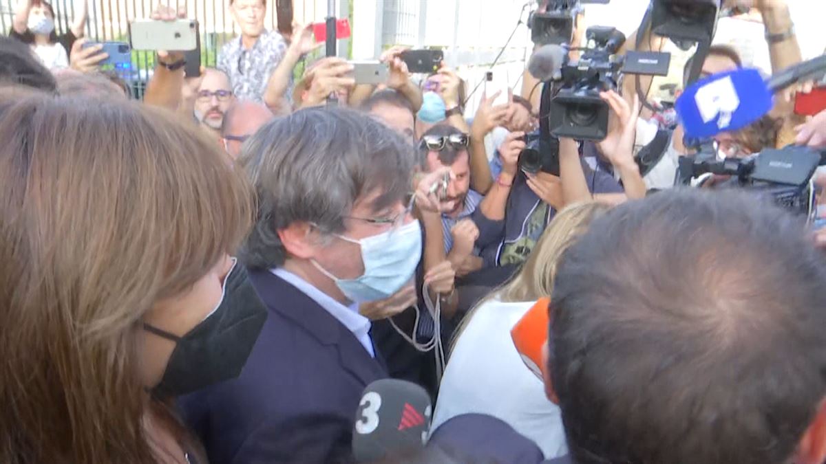 Carles Puigdemont saliendo de la cárcel
