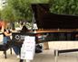 La iniciativa ''Tu ciudad llena de pianos'' llega a Donostia con 8 pianos de cola a disposición de la gente