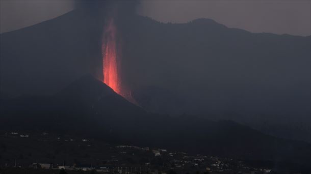 La Palmako sumendiaren erupzioaren ikuspegia