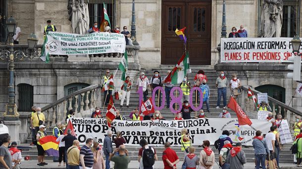 Concentración de este lunes en Bilbao para reclamar unas pensiones ''dignas''. Foto: EFE