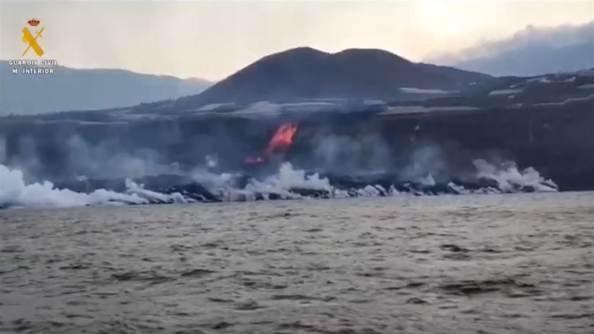 La lava está formando una isla