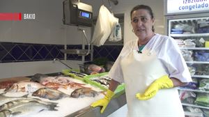 Arrain txuria eta urdinaren arteko desberdintasunak ikasi ditugu Bakioko Matxitxako arraindegian