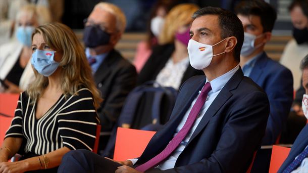 Yolanda Díaz y Pedro Sanchez. 