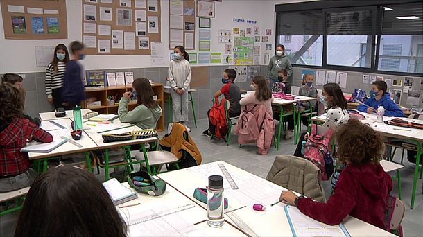 Alumnos y alumnas en una clase. EITB 