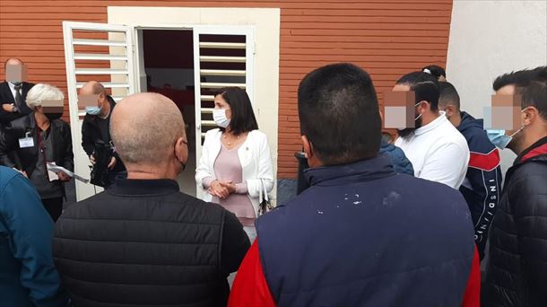 Beatriz Artolazabal con presos del centro Bizkaia