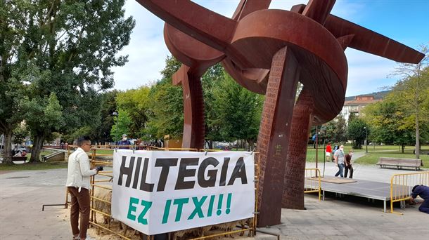 La plataforma "Hiltegia Ez Itxi" reclama la reapertura del Matadero de Laudio