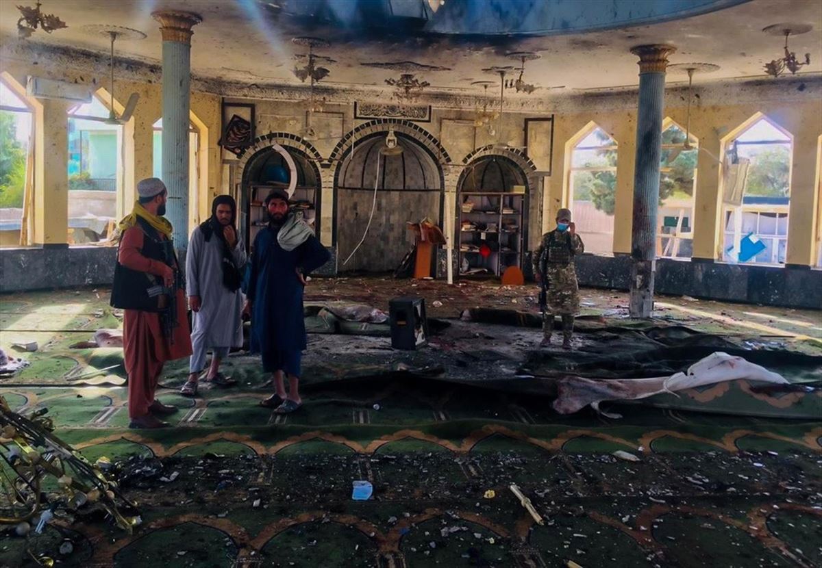 La mezquita de Sayed-Abad en Kunduz tras el ataque. Foto: EFE