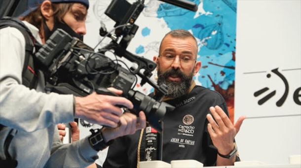 Javi Sierra, Gastroshow erakustaldian, Iradier Arenan. (Argazkia: EITB Media)