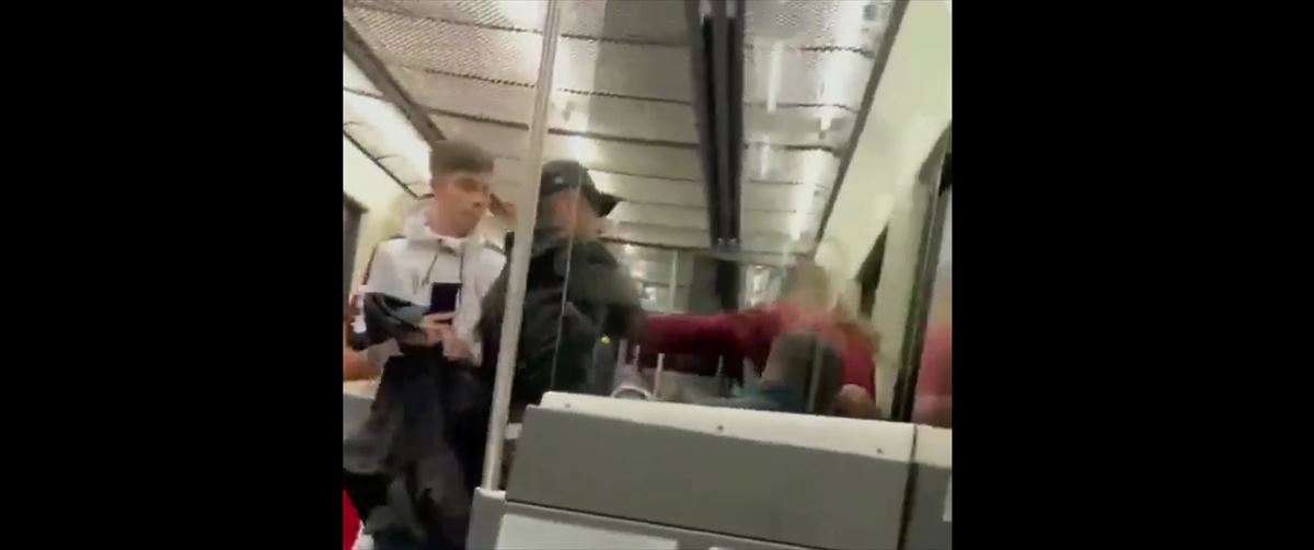 Imagen de la agresión captada del vídeo difundido en redes sociales.