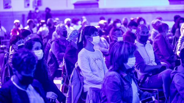 Euskal musikariak 'Oholtzan', Tabakaleran. (Irudia: EITB Media)