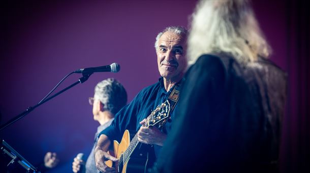 Euskal musikariak 'Oholtzan', Tabakaleran. (Irudia: EITB Media)